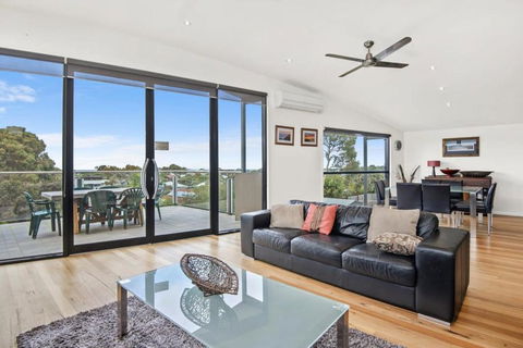 Seaview Sanctuary Jan Juc Distant Ocean View - Foster Accommodation 0