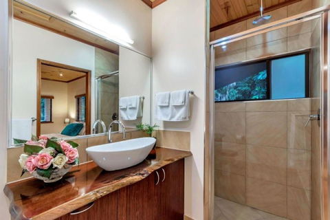 Secluded Romantic Getaway For Two - Kuranda Queensland - Foster Accommodation 2