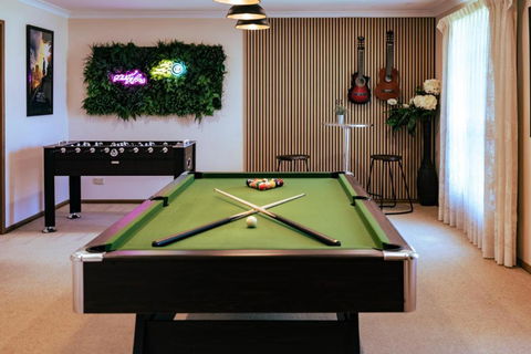 Seednest Game Room & TropGarden - Foster Accommodation 0