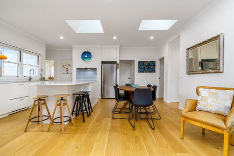 Serene 3BR Haven In Ainslie - Ideal Getaway - Foster Accommodation 1