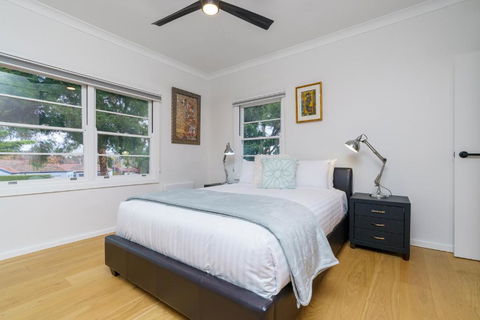 Serene 3BR Haven In Ainslie - Ideal Getaway - Foster Accommodation 2