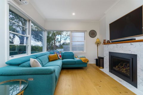 Serene 3BR Haven In Ainslie - Ideal Getaway - Foster Accommodation 0