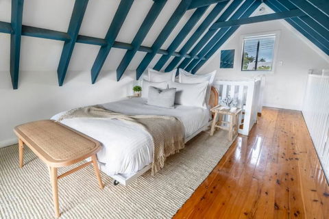 Serenity By The Bay - Foster Accommodation 1