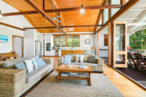Serenity - Mudjimba - Pet Friendly Holiday Home - Foster Accommodation 2