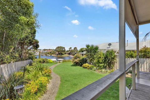 Sheerwater Jetty - Foster Accommodation 0