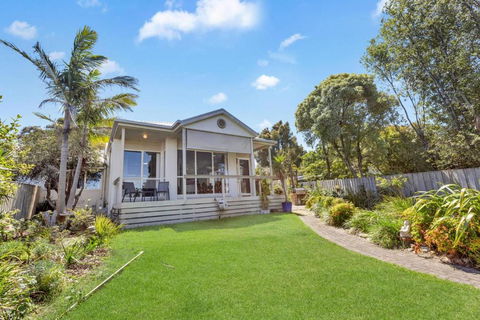 Sheerwater Jetty - Foster Accommodation 1