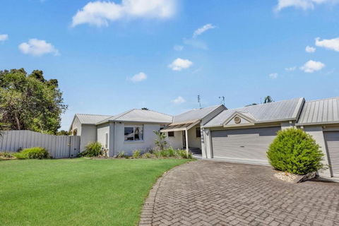 Sheerwater Jetty - Foster Accommodation 3