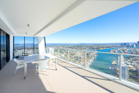 Skyline Serenity 3-Bedroom - Foster Accommodation 1