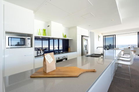 Skyline Serenity 3-Bedroom - Foster Accommodation 3