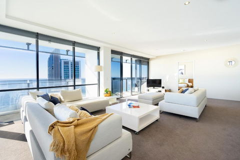 Skyline Serenity 3-Bedroom - Foster Accommodation 2