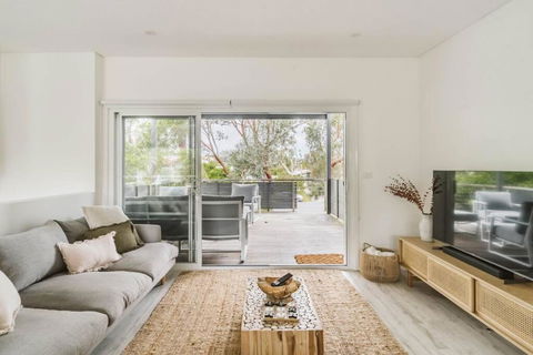 Shoreline - Foster Accommodation 1