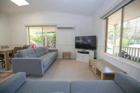 Silver Birches Holiday Village - Unit 4 - Foster Accommodation 1