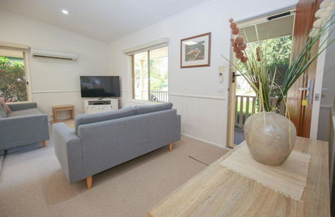 Silver Birches Holiday Village - Unit 4 - Foster Accommodation 2
