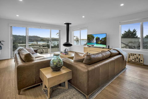 Simply Stunning Holiday Views! - Foster Accommodation 1