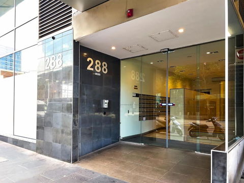 Sleek And Stylish Studio Apartment On Spencer - Foster Accommodation 2
