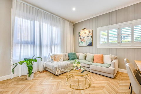 StayAU Spacious 4BR Family Home In Surrey Hills - Foster Accommodation 0