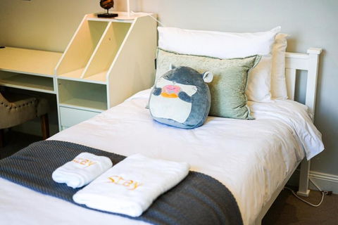 StayAU Spacious 4BR Family Home In Surrey Hills - Foster Accommodation 1