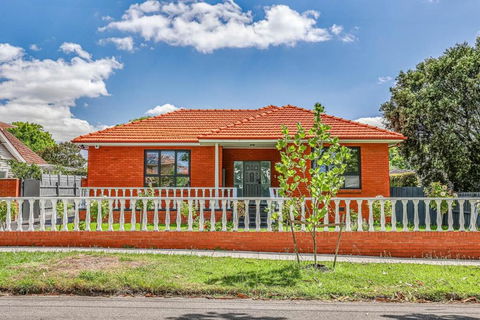 StayAU Spacious 4BR Family Home In Surrey Hills - Foster Accommodation 2