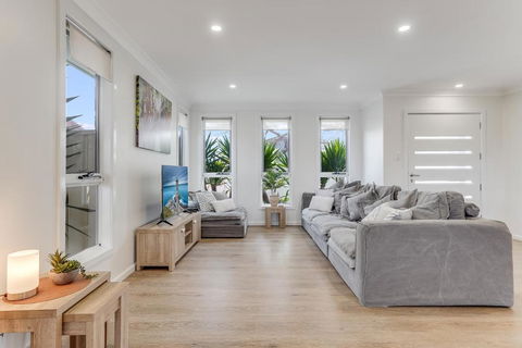 Stylish Family Home, Centrally Located. - Foster Accommodation 0