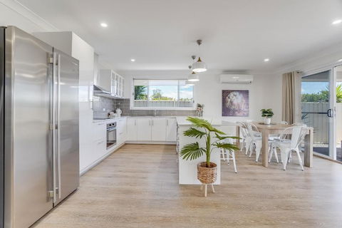 Stylish Family Home, Centrally Located. - Foster Accommodation 2