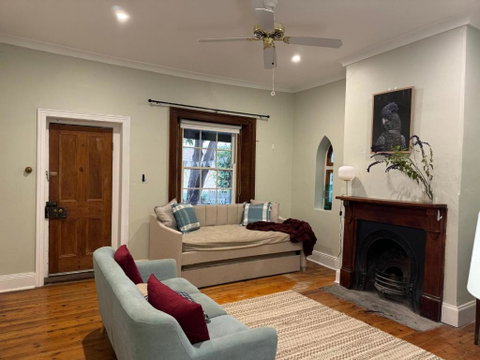 The Garden Cottage - Foster Accommodation 3