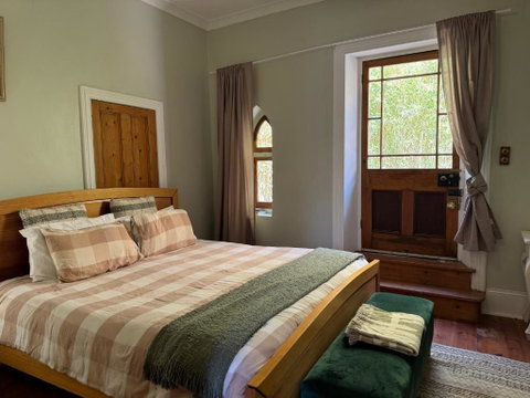 The Garden Cottage - Foster Accommodation 2
