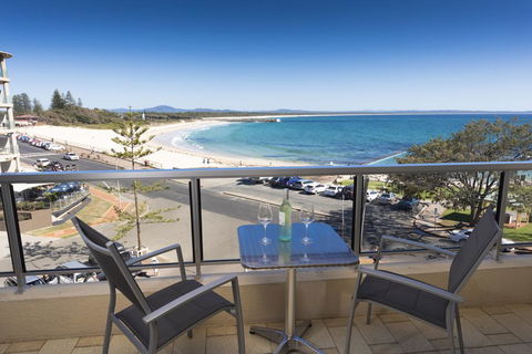 Beachpoint, Unit 303, 28 North Street - Foster Accommodation 0
