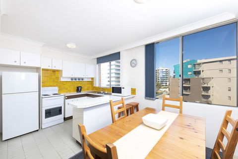 Beachpoint, Unit 303, 28 North Street - Foster Accommodation 2