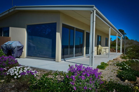 Beachside - Foster Accommodation 3