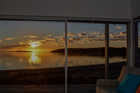 Beachside - Foster Accommodation 1