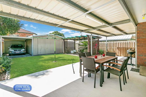 Beachside Holiday Home - Foster Accommodation 1