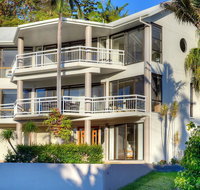 BEACHSIDE MANOR - walk to the beach - Foster Accommodation