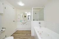 Beachside Neptune Resort Apt Upgraded