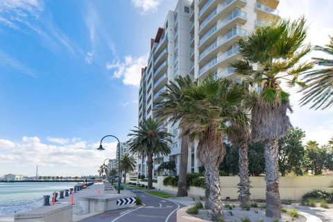 Beachside Port Melbourne - Foster Accommodation 0