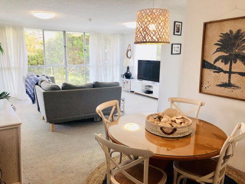 Beachy, Bright, And The Best Location On The GC! - Foster Accommodation 0