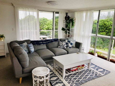 Beachy, Bright, And The Best Location On The GC! - Foster Accommodation 2