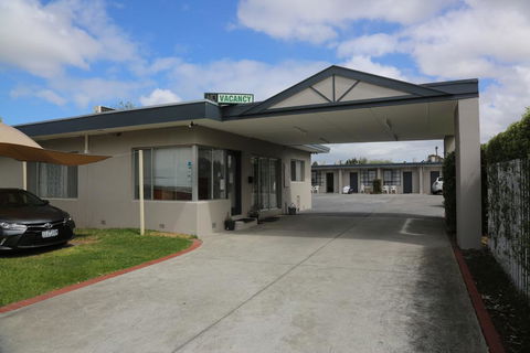 Beaconsfield Lodge Motel - Foster Accommodation 1