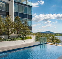 Beautiful Modern Lake View Apartment - Foster Accommodation