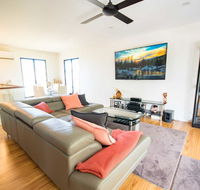 Beautiful Modern Luxury - Foster Accommodation