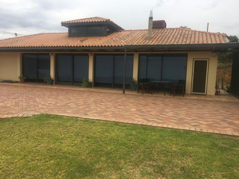 Beautiful Views - Foster Accommodation 0