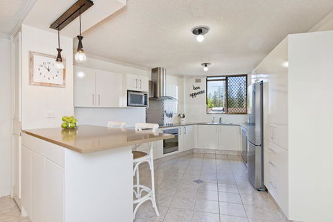 Beauty At The Beach - Modern Beachfront Apartment - Foster Accommodation 2