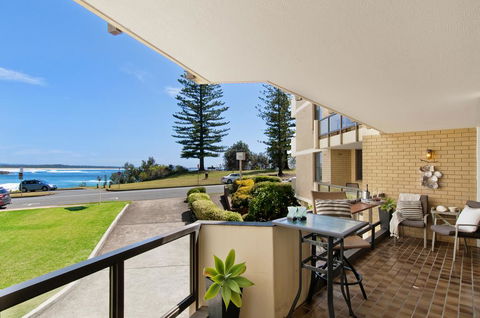 Beauty At The Beach - Modern Beachfront Apartment - Foster Accommodation 1