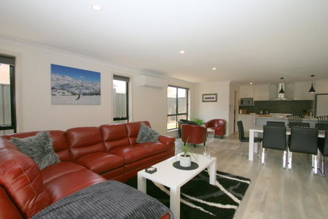 Bedrock - 11 Twynam Street, Jindabyne - Foster Accommodation 3