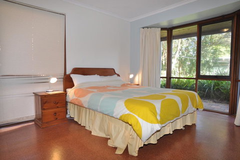 BEECHWOOD - SURF SIDE - Foster Accommodation 1