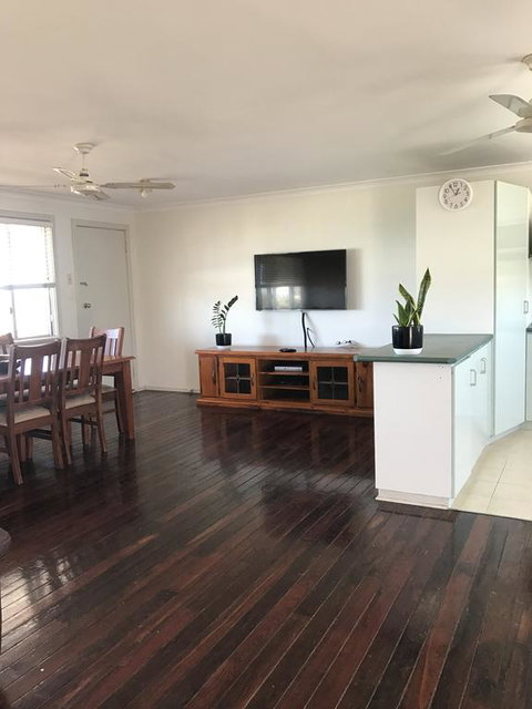 Best Beach Villa - Foster Accommodation 3