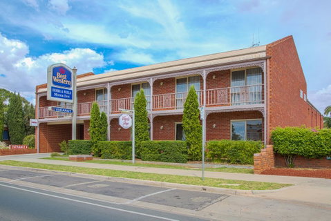 BEST WESTERN Burke And Wills Motor Inn - Foster Accommodation 0