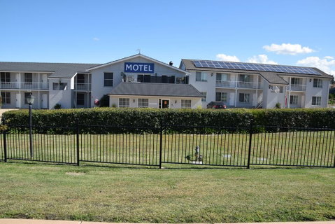 Best Western Coachmans Inn Motel - Foster Accommodation 0