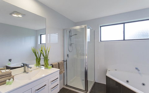 Best Western Colonial Village Motel - Foster Accommodation 3