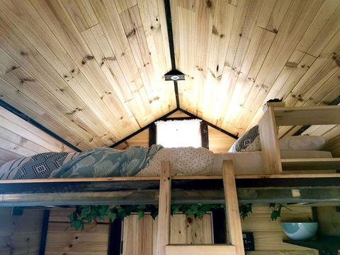 Big Tiny Altitude Tiny House Experience - Foster Accommodation 3
