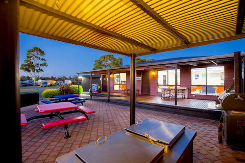BIG4 Traralgon Park Lane Holiday Park - Foster Accommodation 3